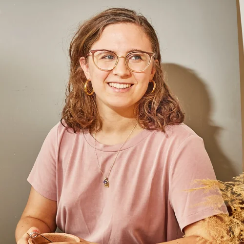 Izy Hossack