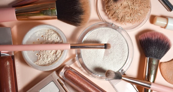 MUA or HMU Influencers: Here's How to Tell the Difference